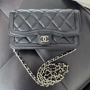 Chanel 23B black flap phone holder with light gold hardware